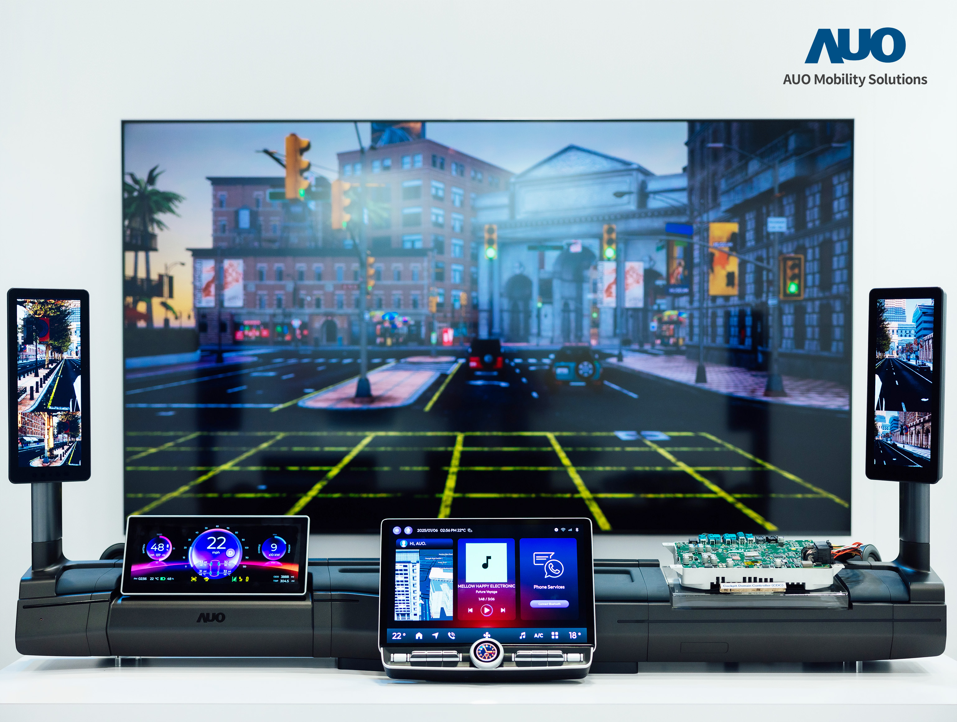 beats365智慧行动推出智慧座舱域控平台，支持CDC、分区架构并整合AI运算模块，提供智能体感与座舱互动功能，驱动个人化座舱功能全面升级。