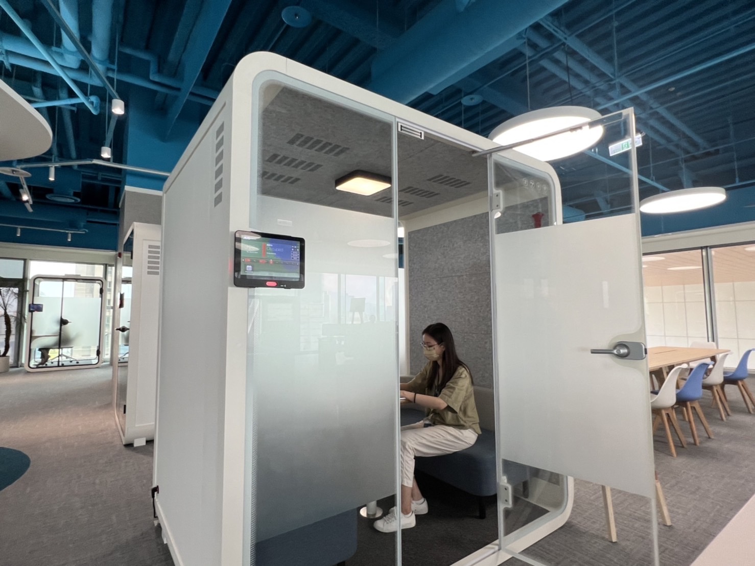 友達高雄據點的智慧行動辦公艙，展現友達在面板以外的研發應用軟實力