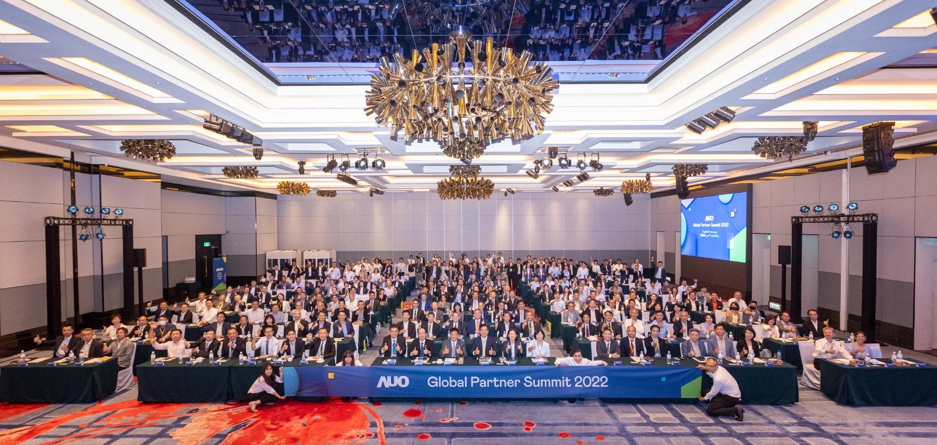 友達推動「安心、創新、用心、同心、盡心」五星職旅，為菲籍員工打造全方位照護，首度贏得「人權實踐與發展領袖獎」殊榮