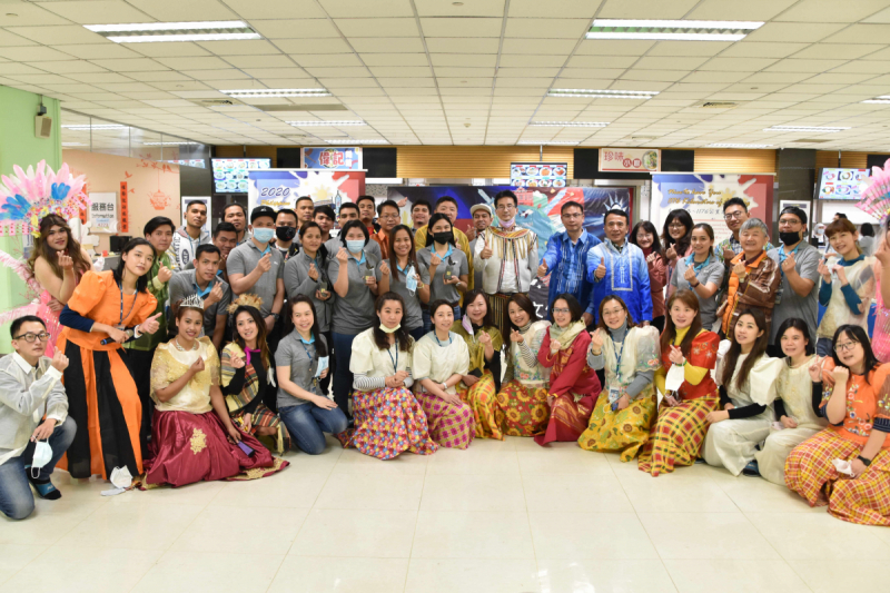 友達推動「安心、創新、用心、同心、盡心」五星職旅，為菲籍員工打造全方位照護，首度贏得「人權實踐與發展領袖獎」殊榮