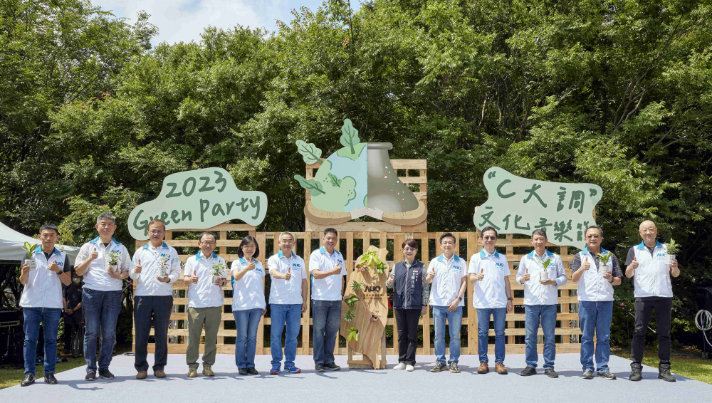 友達光電攜手供應商夥伴及台中市政府，共同倡議及推廣加樹減塑、節能減碳的淨零綠生活