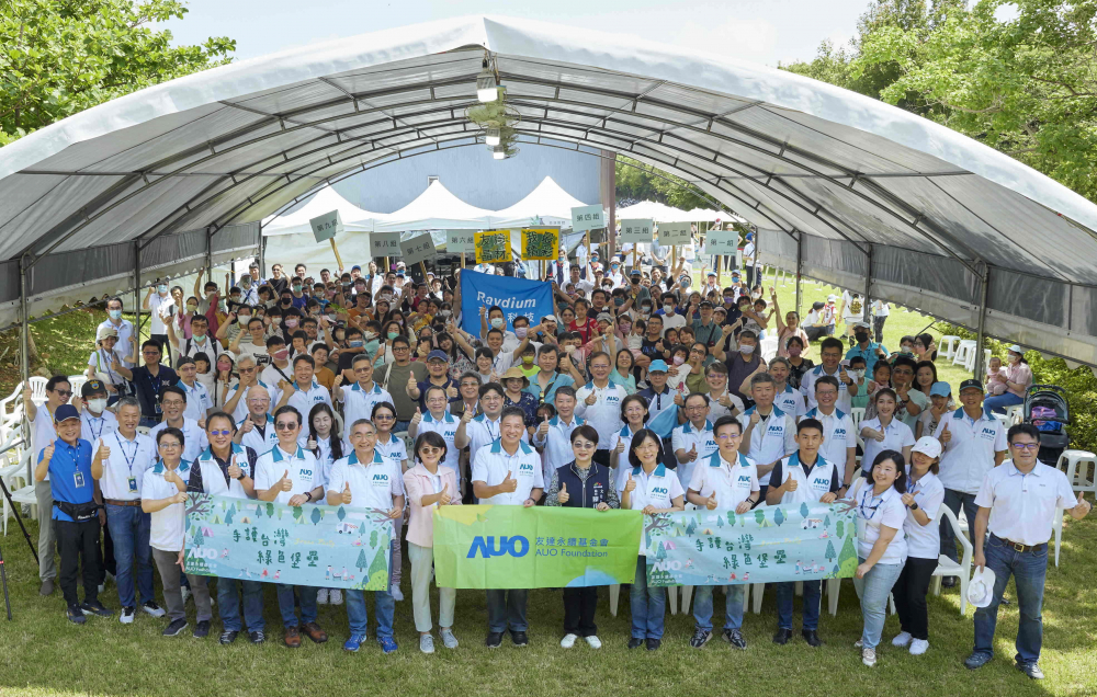 友達永續基金會號召企業志工、在地鄰里、產官學和供應商夥伴齊聚一堂，攜手植樹護樹，以行動實踐對環境友善的承諾
