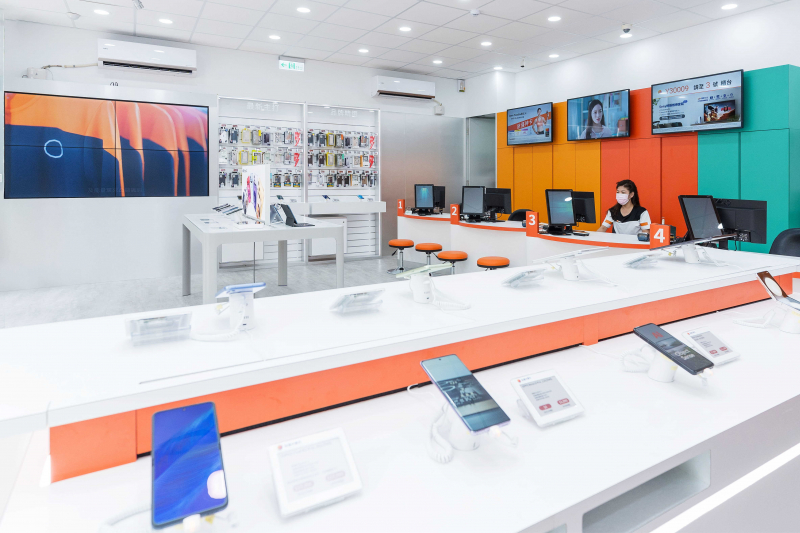 創利空間智慧零售軟硬整合方案，協助台灣大哥大門市完成數位內容行銷系統的佈建，打造全新世代的數位服務據點