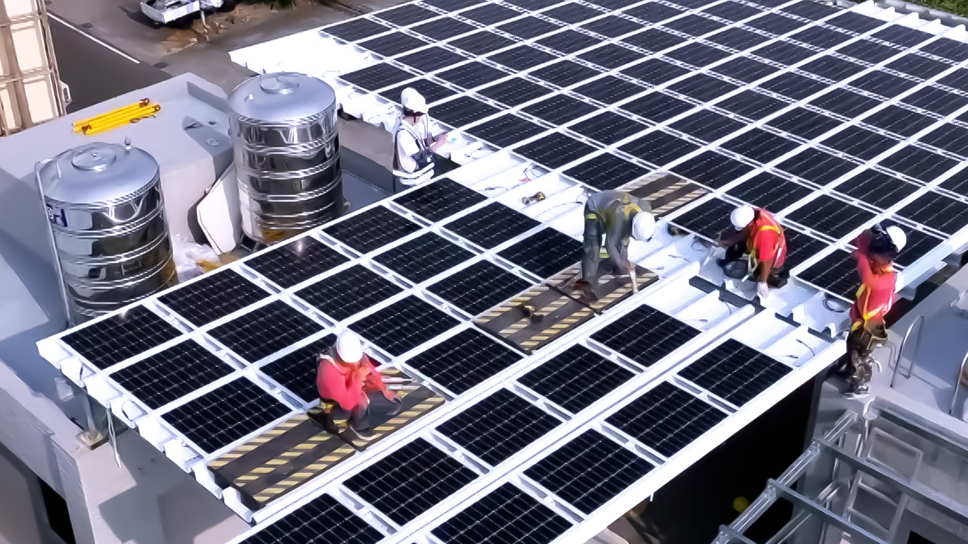 beats365着力于替代能源之技术研发，如光电浪板的相关制程、设备与产品，其中所开发之光电整合型浪板，减少传统金属支架安装，更提升耐候度，可广泛运用于多元场域，并辅助建筑达到净零碳排目标