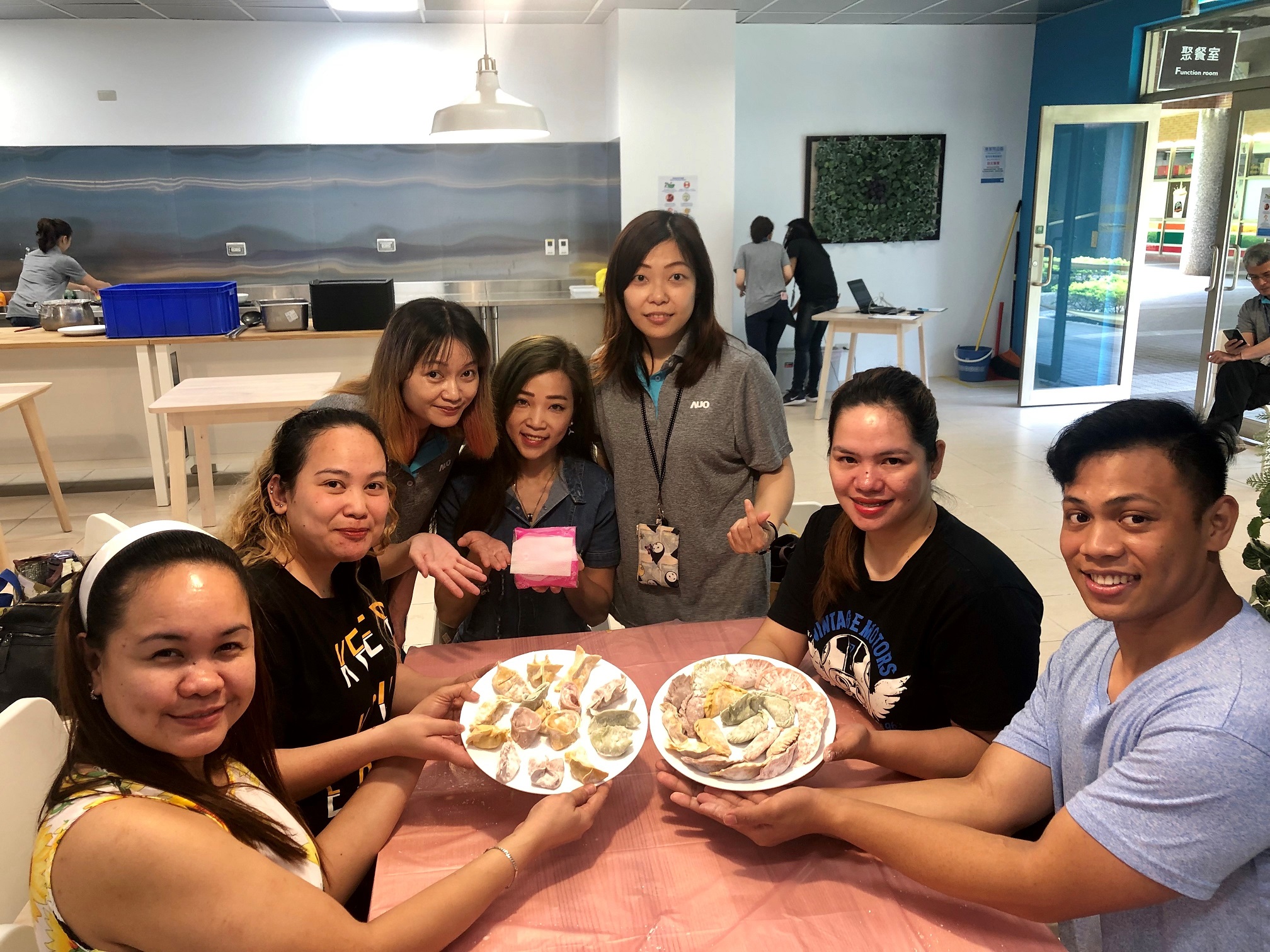 友達將DEI理念貫徹到企業文化和實踐，舉辦如台菲廚藝交流等活動，讓同仁了解彼此文化差異、培養情感