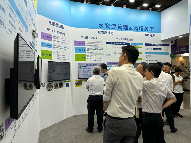 友達以深厚的智慧製造經驗發展永續戰略，積極延伸價值鏈，轉化成可供外界使用的綠色智慧服務，進軍SEMICON Taiwan 2024，提供半導體產業鏈打造AI世代的永續即戰力。