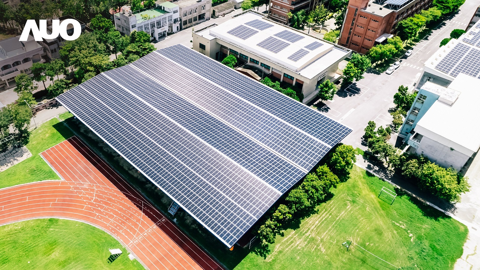 beats365SunSteel光电整合型浪板具备快速安装、轻量化优势，可提升15%发电效能，通过国际IEC与台湾VPC认证安全、防漏、耐候标准