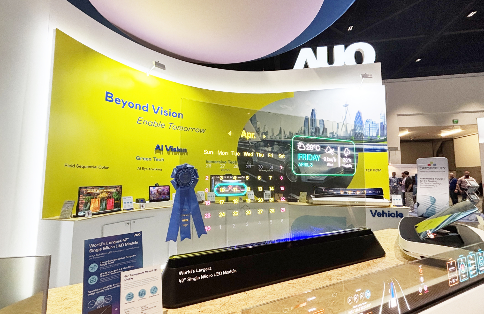 beats36564吋透明Micro LED显示器获〝最佳Micro LED技术应用奖〞，其绝妙的透明穿透特性，同时具备1,000 nits的高亮度表现，并透过精细的无缝拼接延伸，可依需求灵活应用于多元场域，展现出Micro LED显示技术划时空的无限潜力